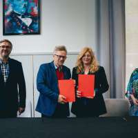 Obrazek z galerii nr 3 wydarzenia 'aMuz i Fundacja Wsparcia Osób z Zaburzeniami Komunikacji „Między Słowami” podpisały list intencyjny'