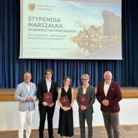 Na zdjęciu przedstawieni są stypendyści aMuz