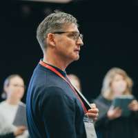 zdjęcie z warsztatów dla zespołów wokalnych przedstawiające ich uczestników