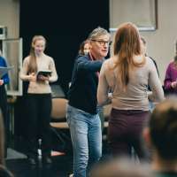 zdjęcie z warsztatów dla zespołów wokalnych przedstawiające ich uczestników