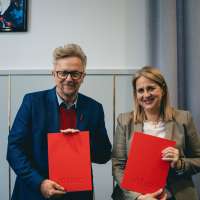 Obrazek z galerii nr 3 wydarzenia 'aMuz i Amerykańska Szkoła Podstawowa z Wykładowym Językiem Angielskim w Gdyni podpisały list intencyjny'