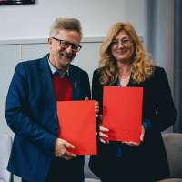 Obrazek z galerii nr 2 wydarzenia 'aMuz i Fundacja Wsparcia Osób z Zaburzeniami Komunikacji „Między Słowami” podpisały list intencyjny'