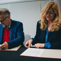 Obrazek z galerii nr 1 wydarzenia 'aMuz i Fundacja Wsparcia Osób z Zaburzeniami Komunikacji „Między Słowami” podpisały list intencyjny'