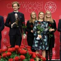 Obrazek z galerii nr 10 wydarzenia 'Piotr Pawlak zwycięzcą Konkursu Czerwonej Róży 2021!'