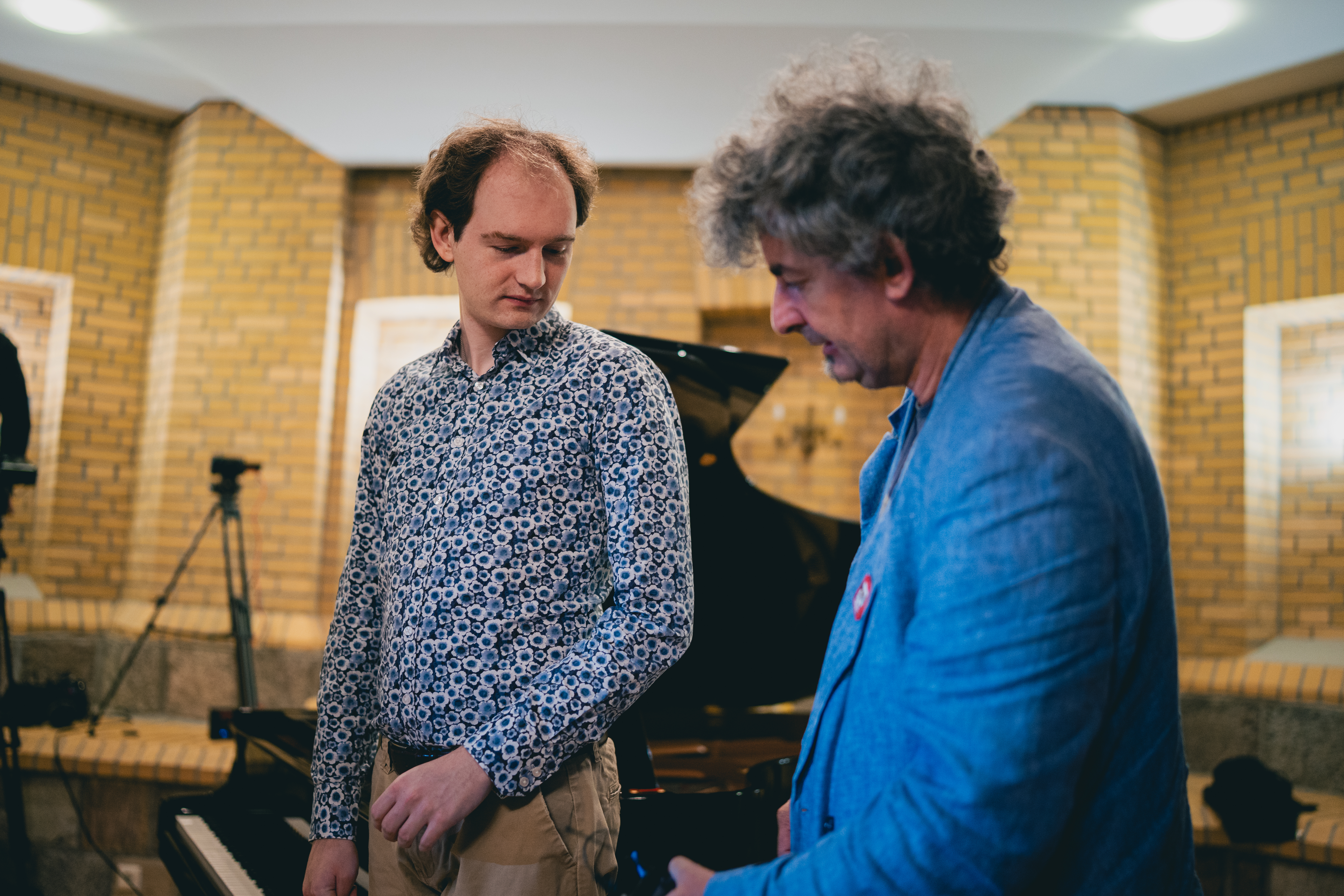 Zdjęcie Piotra Pawlaka podczas wywiadu